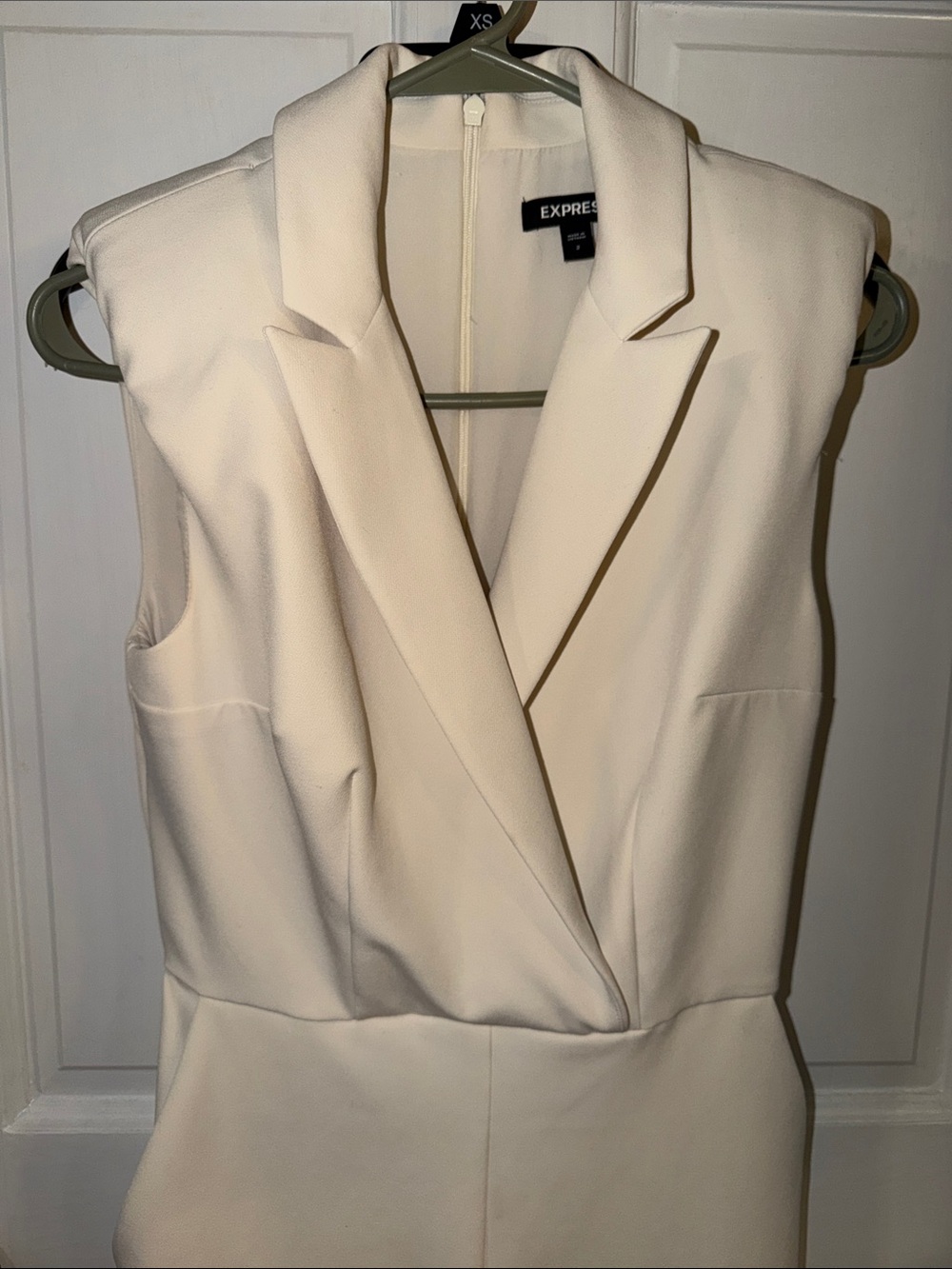Express Cream Sleeveless Notched Lapel Jumpsuit sz 2